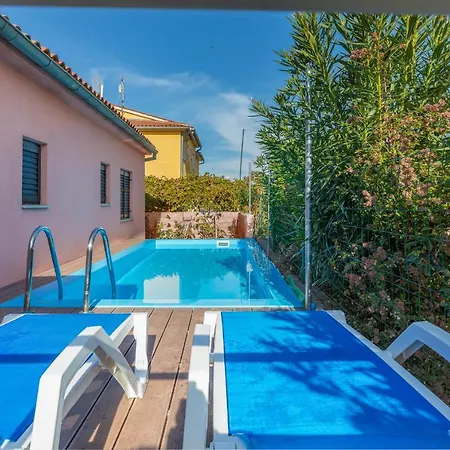 Ferienhaus Modern With Pool & 4 Bikes, Near Center *