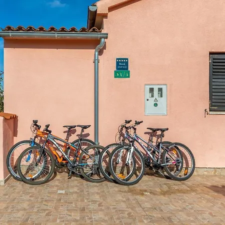 Modern With Pool & 4 Bikes, Near Center * Fažana