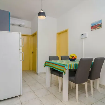 Ferienhaus Modern With Pool & 4 Bikes, Near Center *