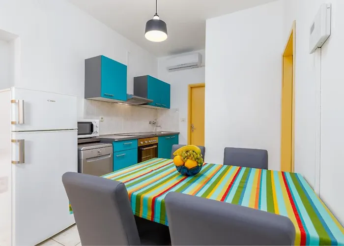 Modern With Pool & 4 Bikes, Near Center * Fazana