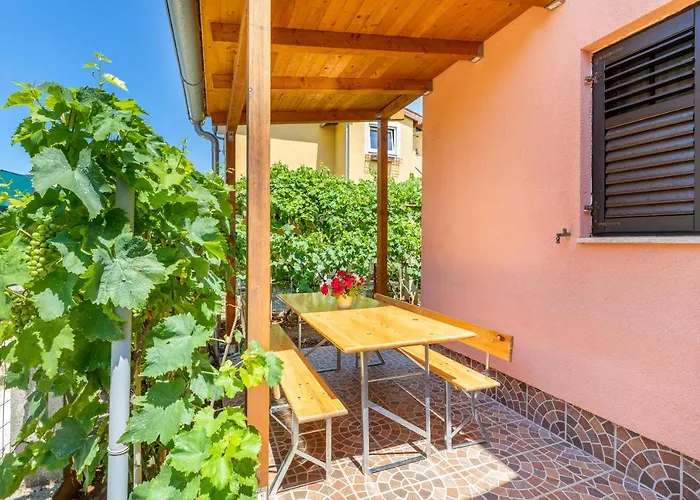 Modern With Pool & 4 Bikes, Near Center Fazana