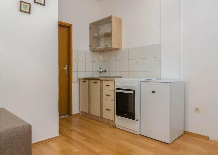 Modern With Pool & 4 Bikes, Near Center Fazana