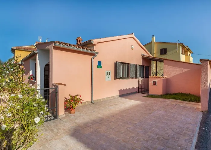 Holiday home Modern With Pool & 4 Bikes, Near Center Fazana